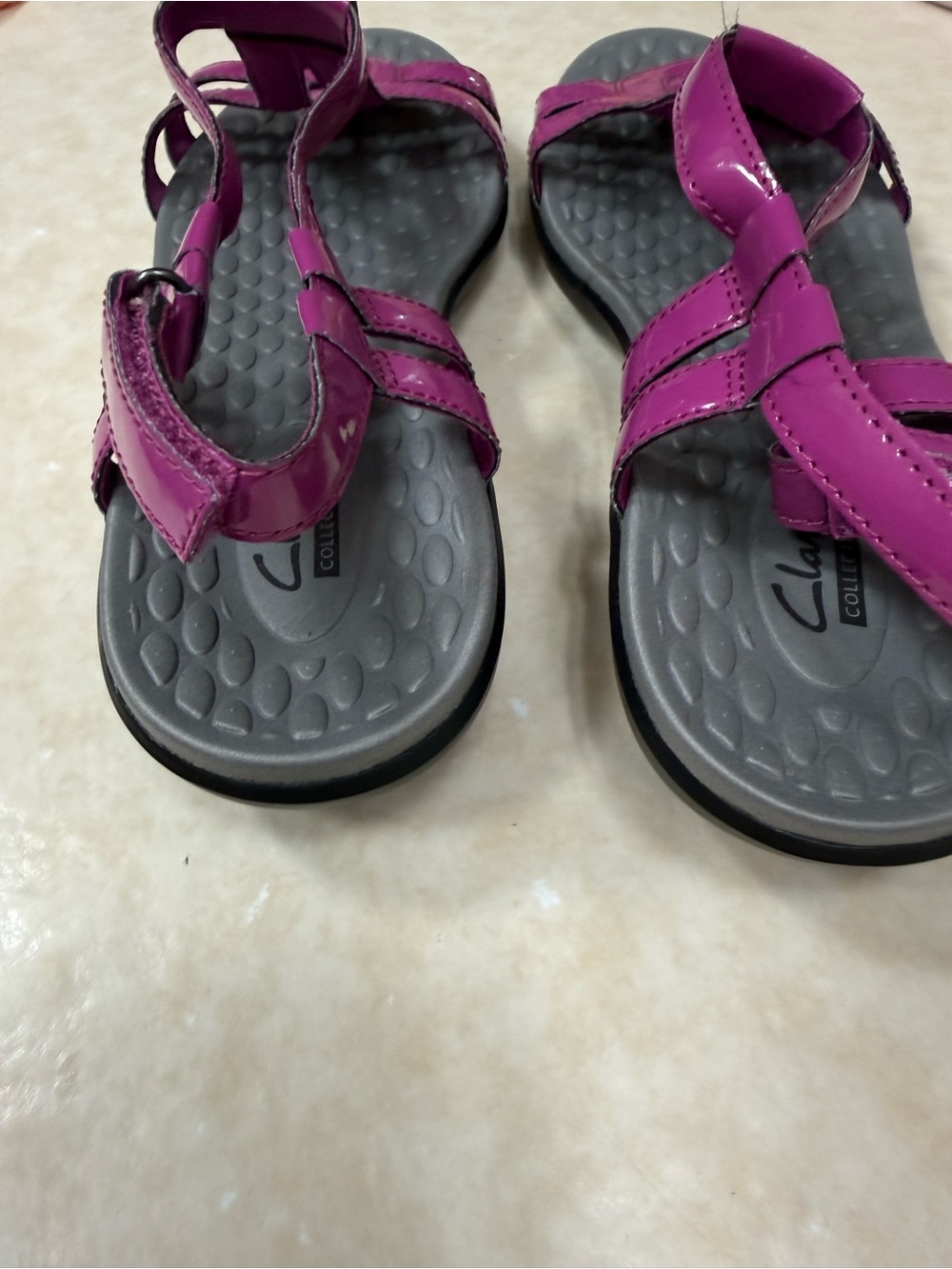 Clarks Sonar Aster sandals in a vibrant purple patent finish size 9 - Picture 3 of 9